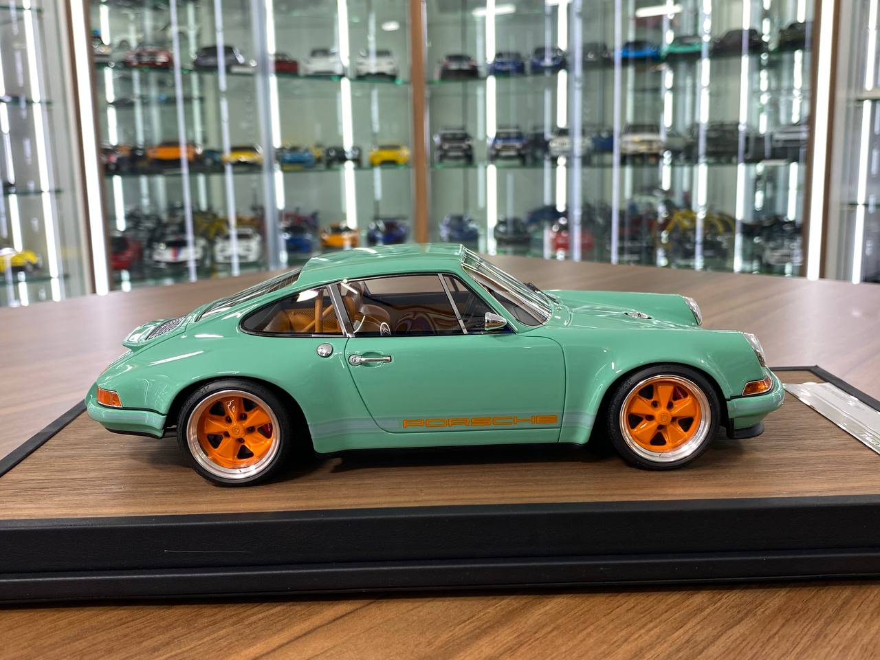 1/18 Porsche Singer 911 Timothy & Pierre in Tiffany