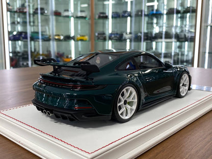 1:18 Resin - Davis & Giovanni Porsche 911 GT3 (992) Porsche Racing Green Metallic - Limited Edition 36pcs
