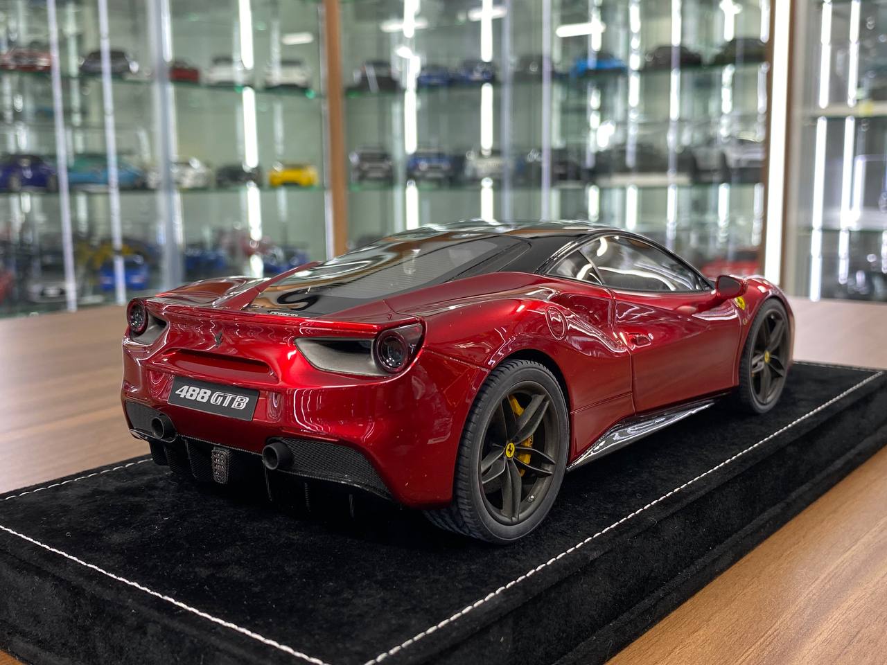 1:18 Resin MR Collection Models Ferrari 488 GTB – Red / Black Roof (Limited Edition)
