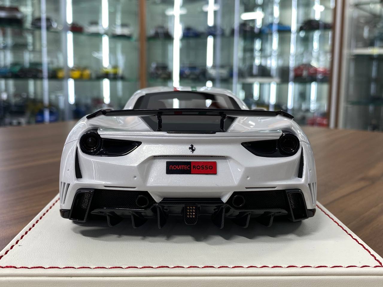 1:18 Resin Model – Davis & Giovanni Ferrari 488 GTB N-Largo – Pearl White Italia Stripe – Limited 6 pcs