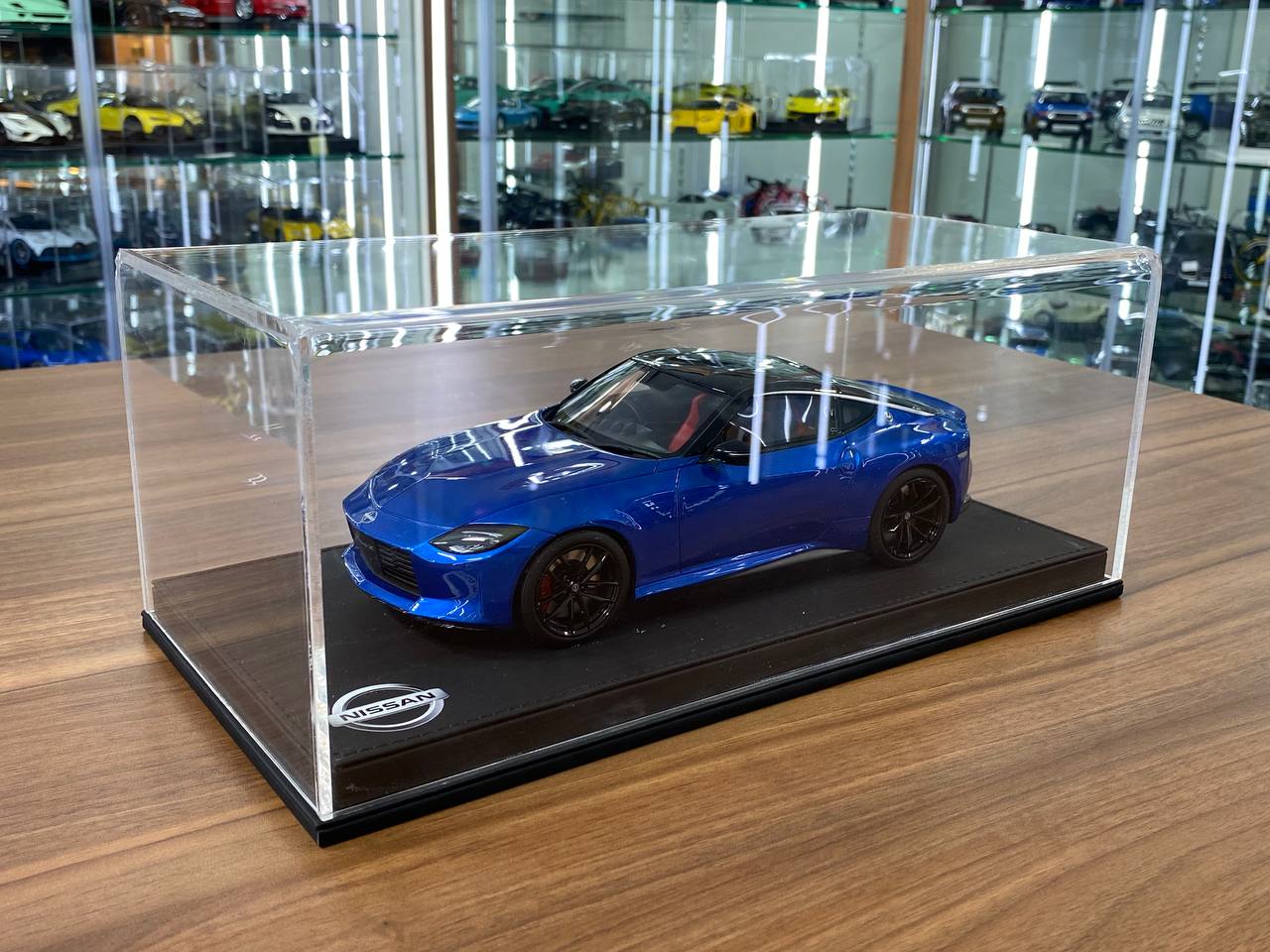 1:18 Acrylic Display Case – Black Leather Base with Nissan Logo Print