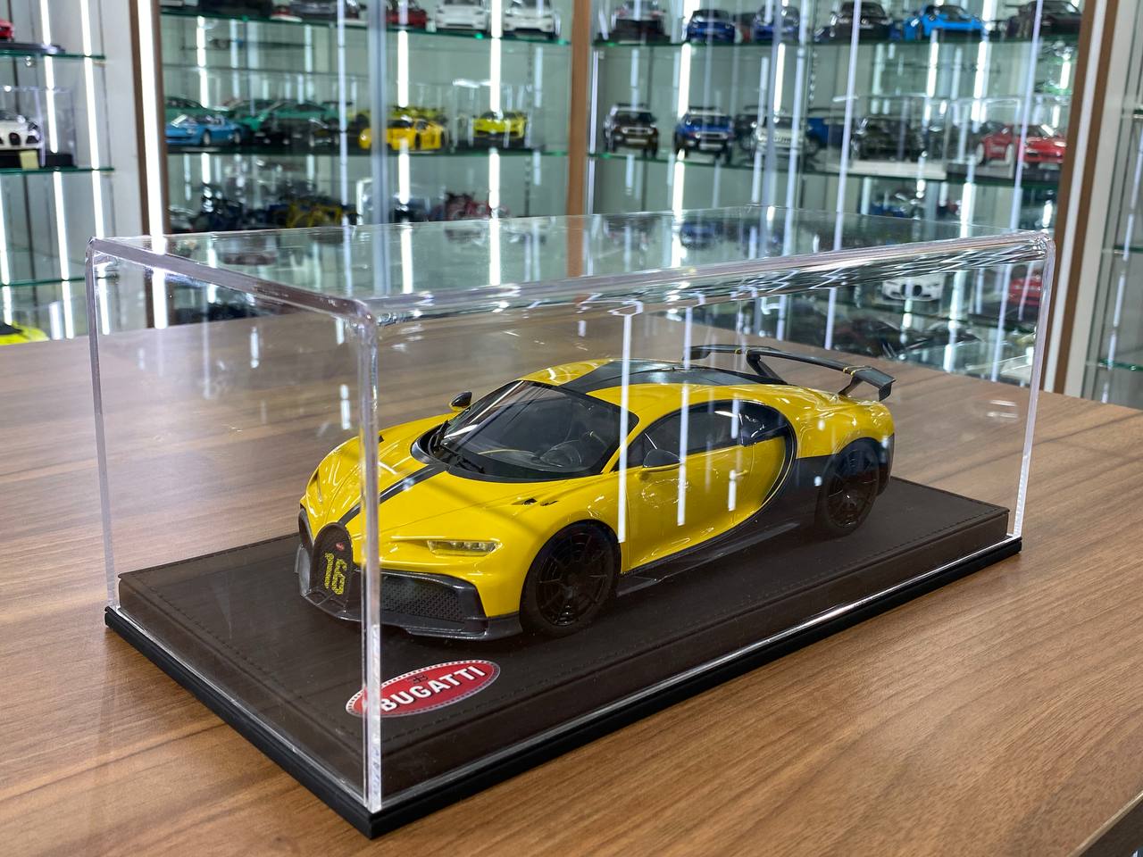1:18 Acrylic Display Case – Black Leather Base with Bugatti Logo Print