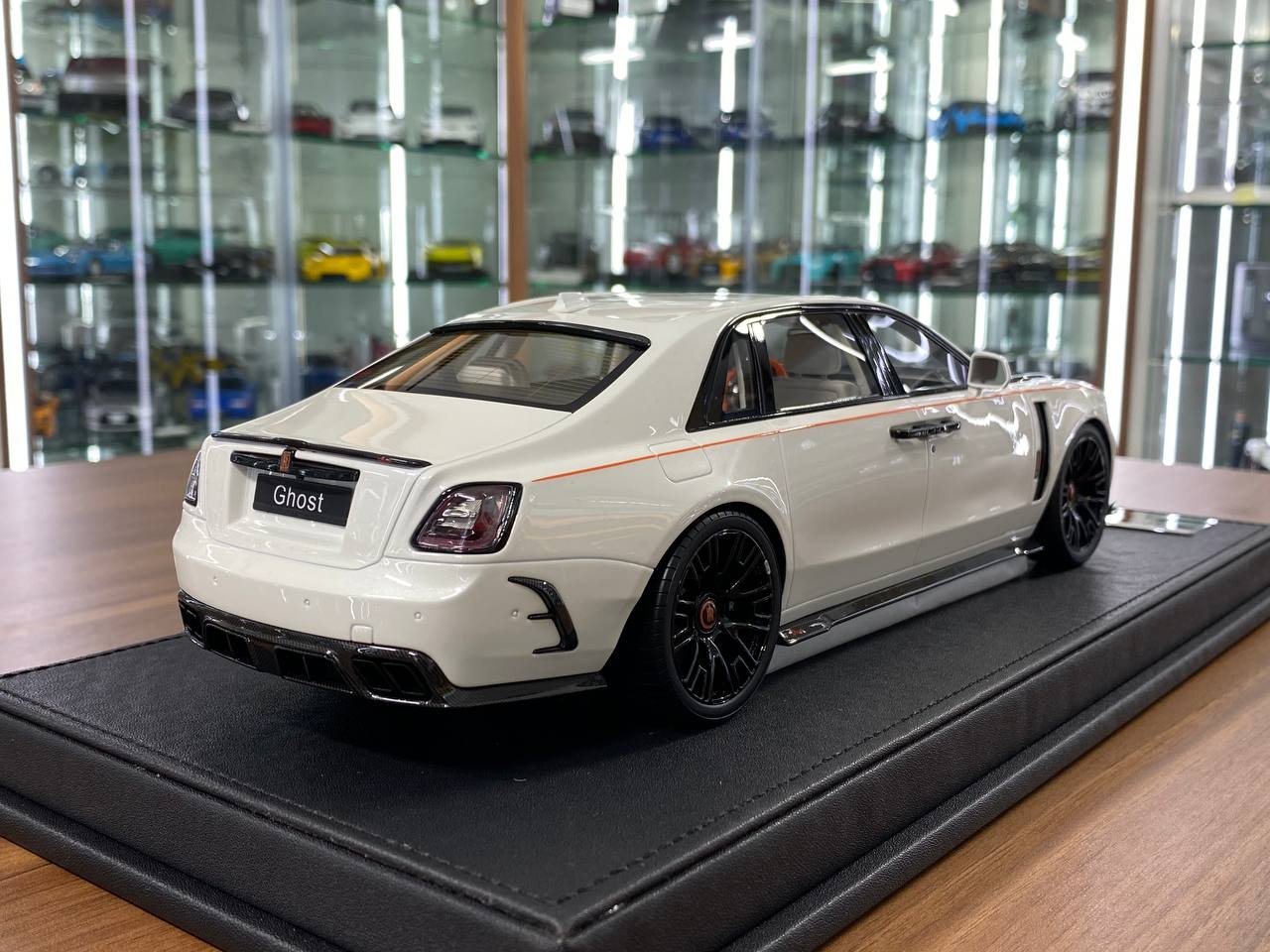 1/18 Resin  – VMB Model  Rolls Royce Ghost White/ Carbon Fiber hood Limited- 99 pcs