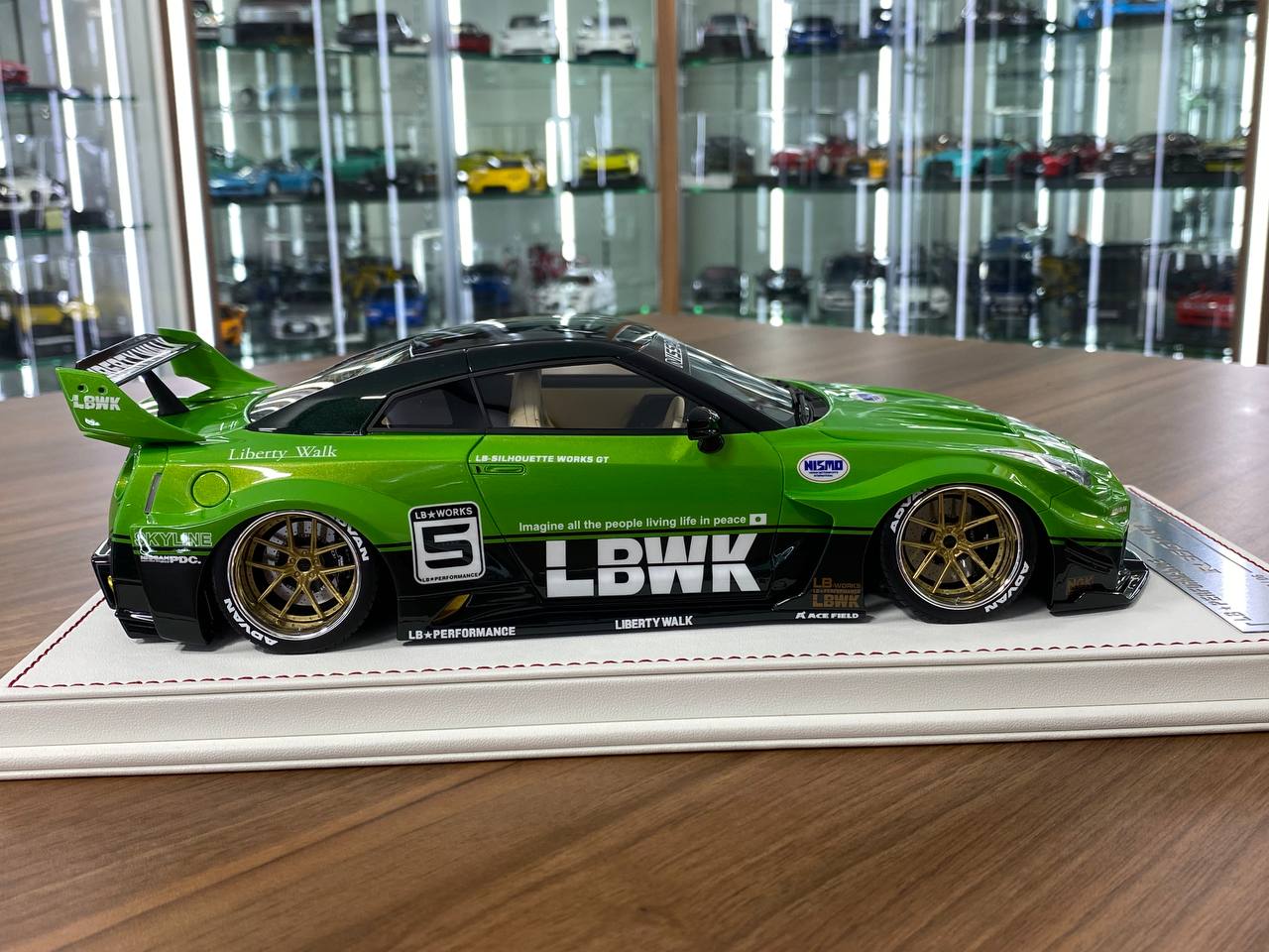 1/18 Resin  – Davis & Giovanni Nissan R35 GT-RR LBWK Metallic pearl green / dark green with decals Limited- 6 pcs