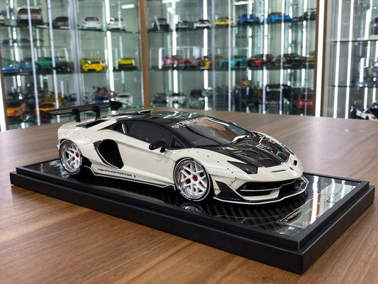 1/18 Resin – VIP Models Lamborghini Aventador SVJ Illusionary Pearl White Decals Limited Edition: 30 pcs
