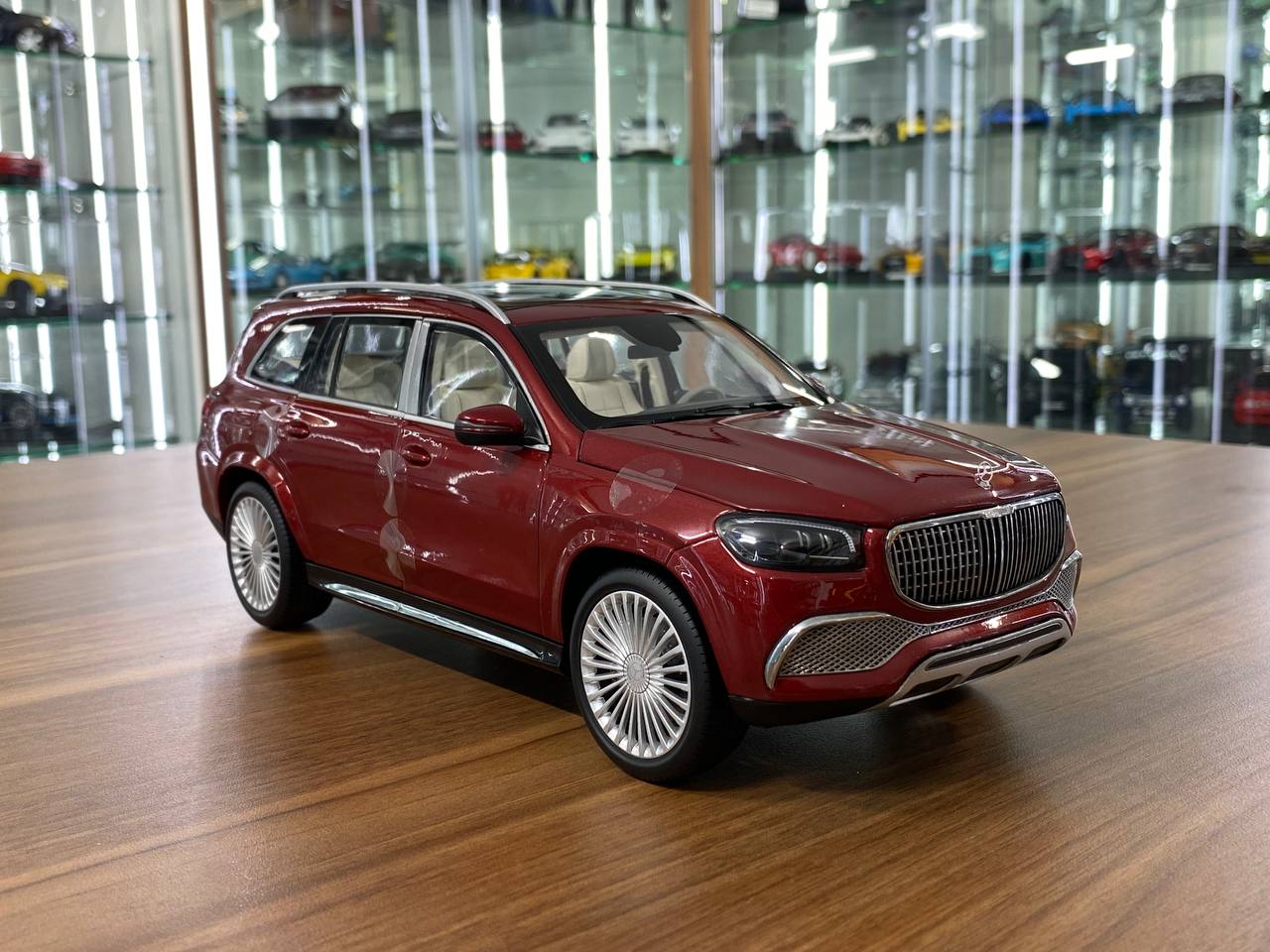 1/18 Diecast Mercedes-Maybach GLS 600 4MATIC Paragon Scale Model Car