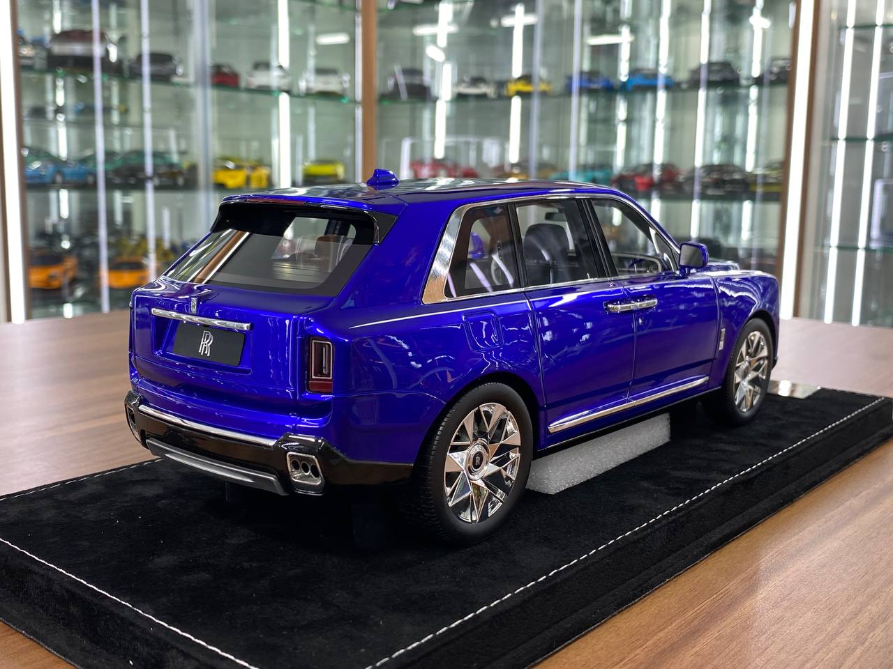 1/18 Resin H&H Rolls Royce Cullinan Series II Salamanca Blue Ltd.Edn.30 pcs