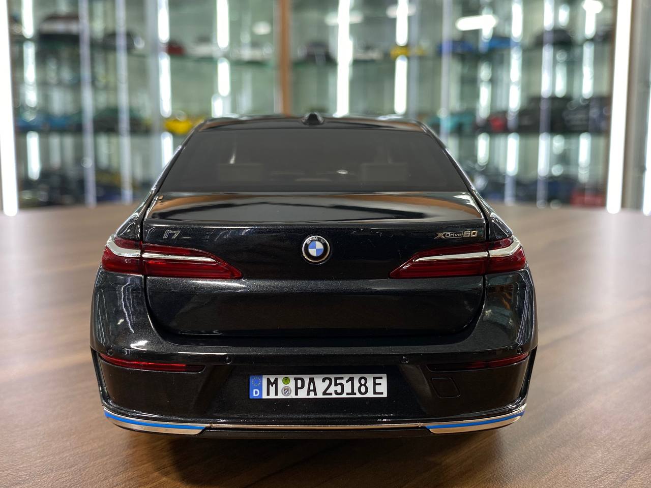 1/18 Metal Diecast Full Opening Minichamps Dealer Edition BMW i7 (2022) - Black Metallic