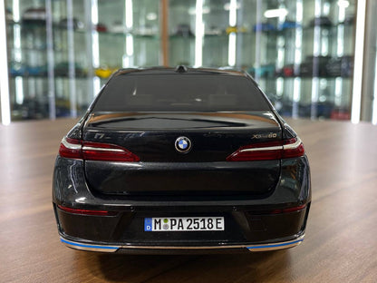 1/18 Metal Diecast Full Opening Minichamps Dealer Edition BMW i7 (2022) - Black Metallic