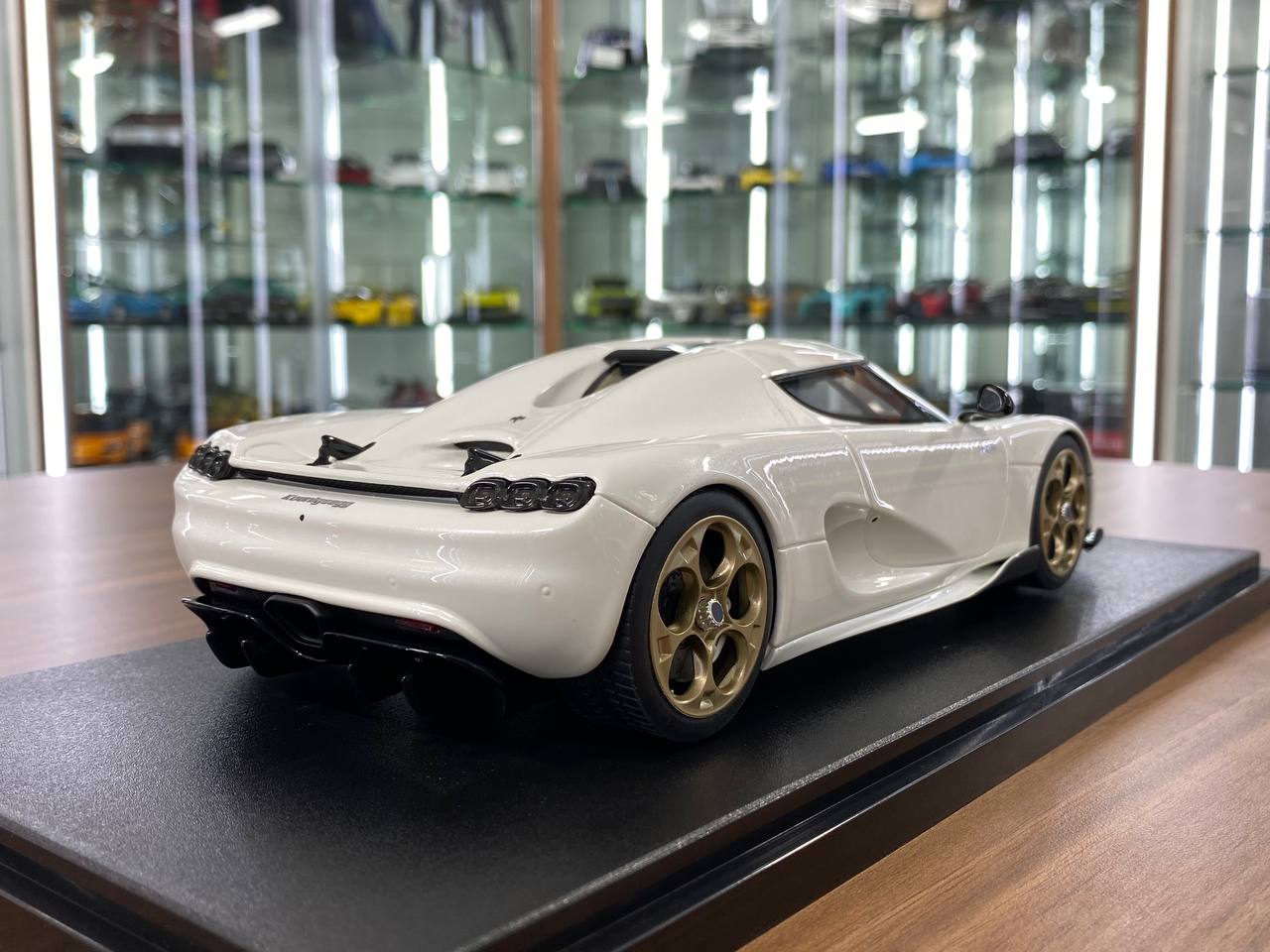 1/18 Resin Model GT Spirit Koenigsegg CC850 - White Limited Edition