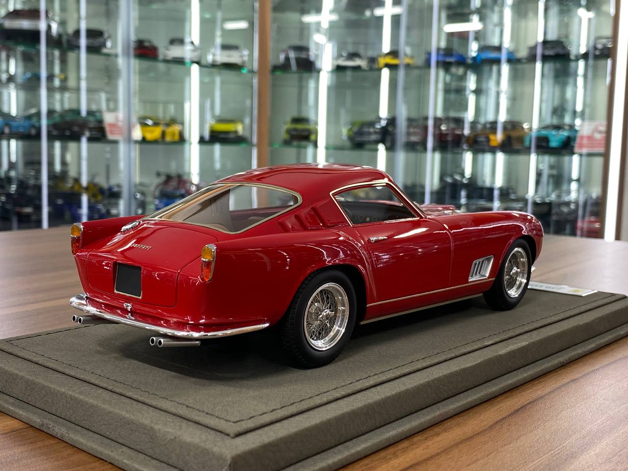 1/18 Resin Model – BBR Deluxe Ferrari 250 TDF Faro Carenato 1958 Red  Limited Edition: 119 pcs
