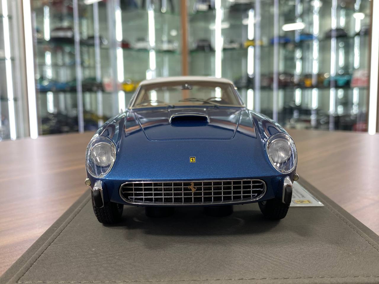 1/18 Resin Model – BBR Deluxe Ferrari Superfast 4.9 (1957) Metallic Light Blue / White Limited Edition: 500 pcs
