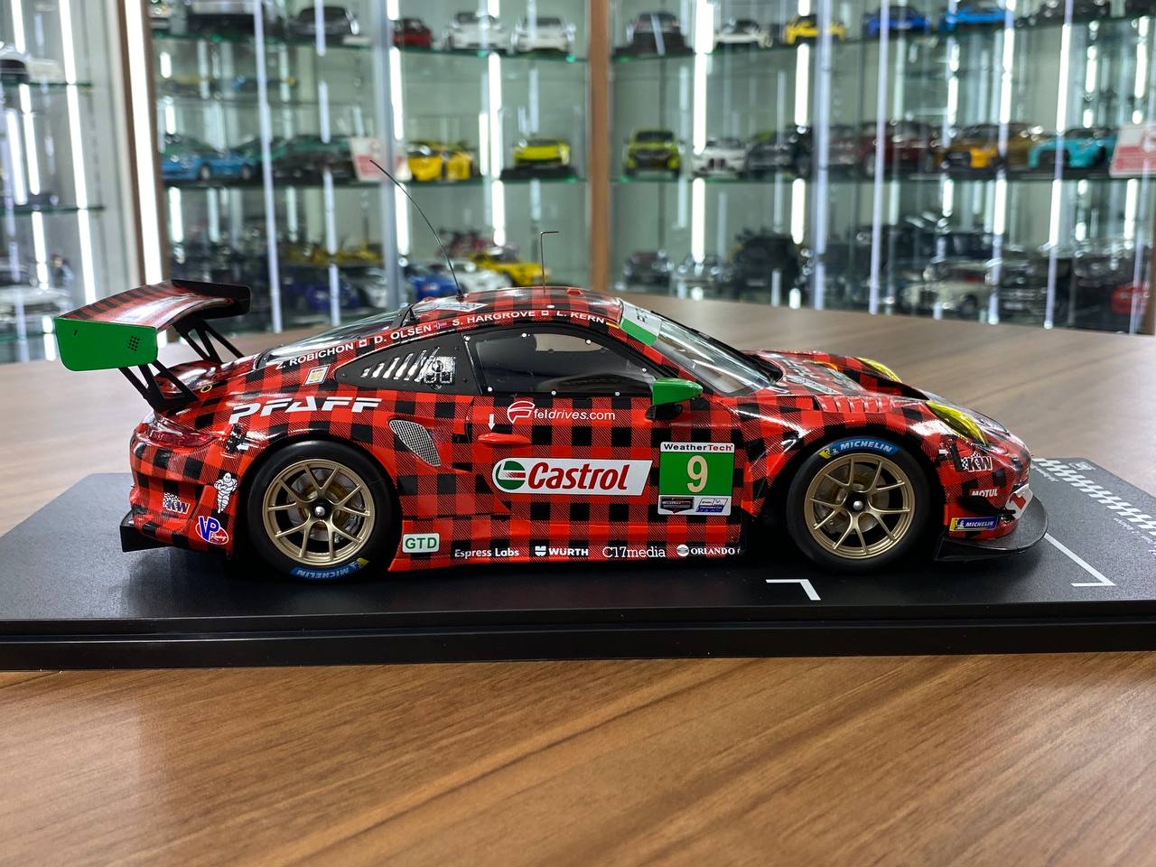 1/18 Diecast  ixo Models PORSCHE 911 GT3 R #9 S. Hargrove / L. Kern / D. Olsen / Z. Robichon 24h Daytona 2019 Racing Red / green
