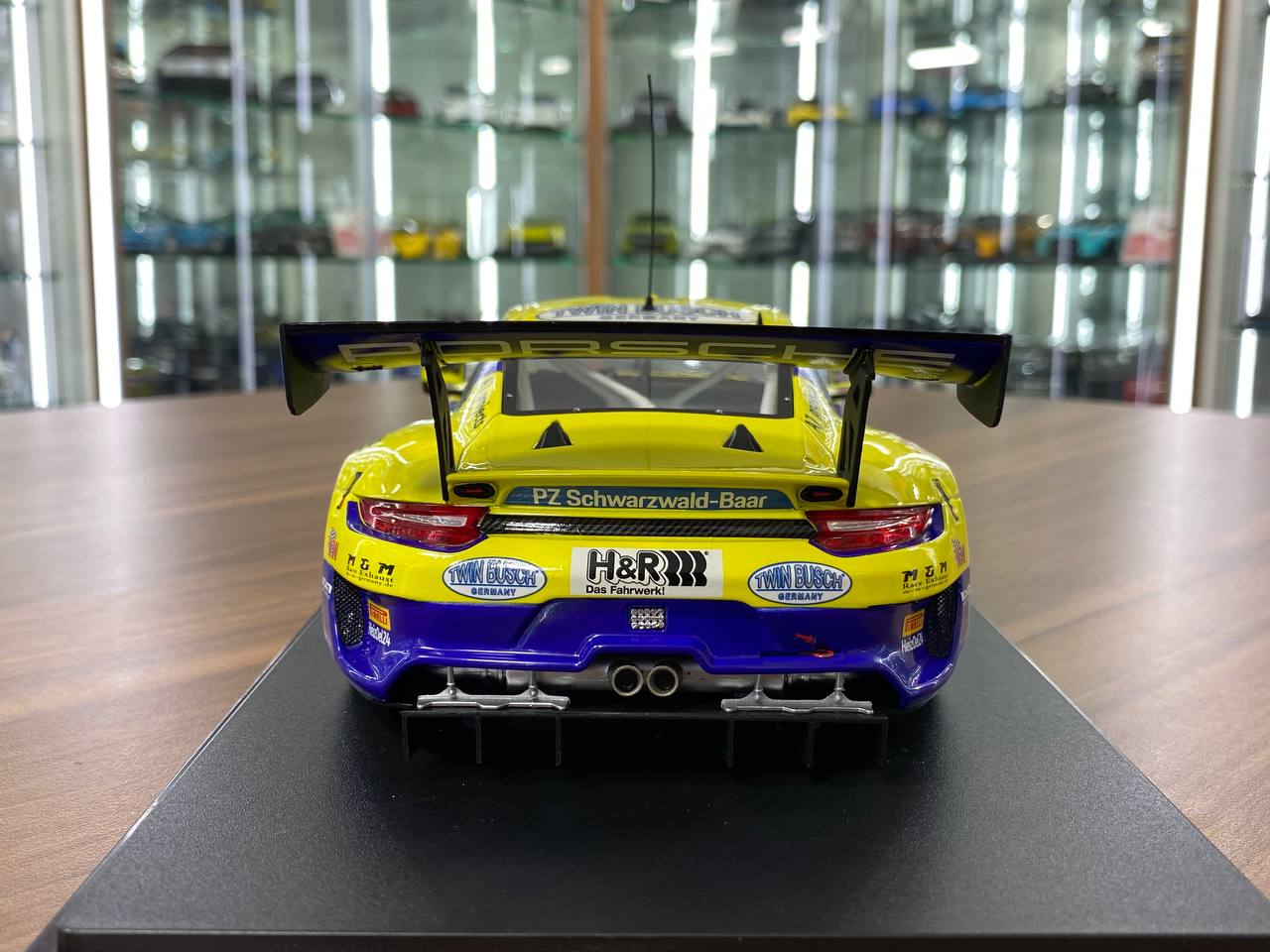 1/18  Diecast  ixo Models PORSCHE 911 GT3 R #91 C. Engelhart, A. Güven Racing yellow/ blue
