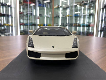 1/18 Diecast Metal Model – Lamborghini Gallardo | AUTOart | Full Opening | Balloon White