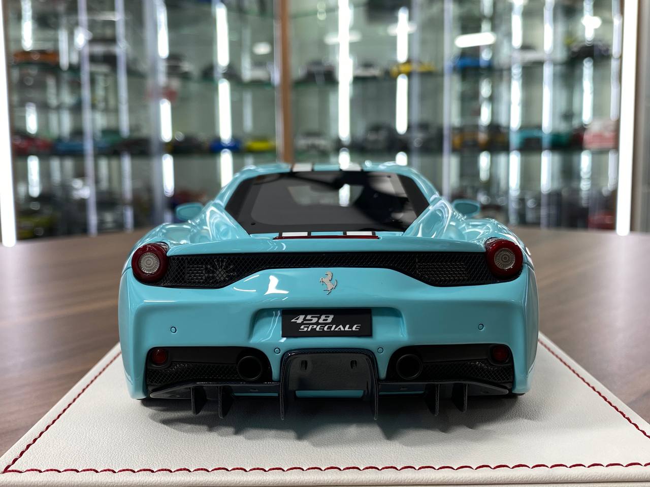 1/18 Resin Davis & Giovanni Ferrari 458 Speciale Tiffany Blue / White, Black Stripe Limited Edition: 20 pcs
