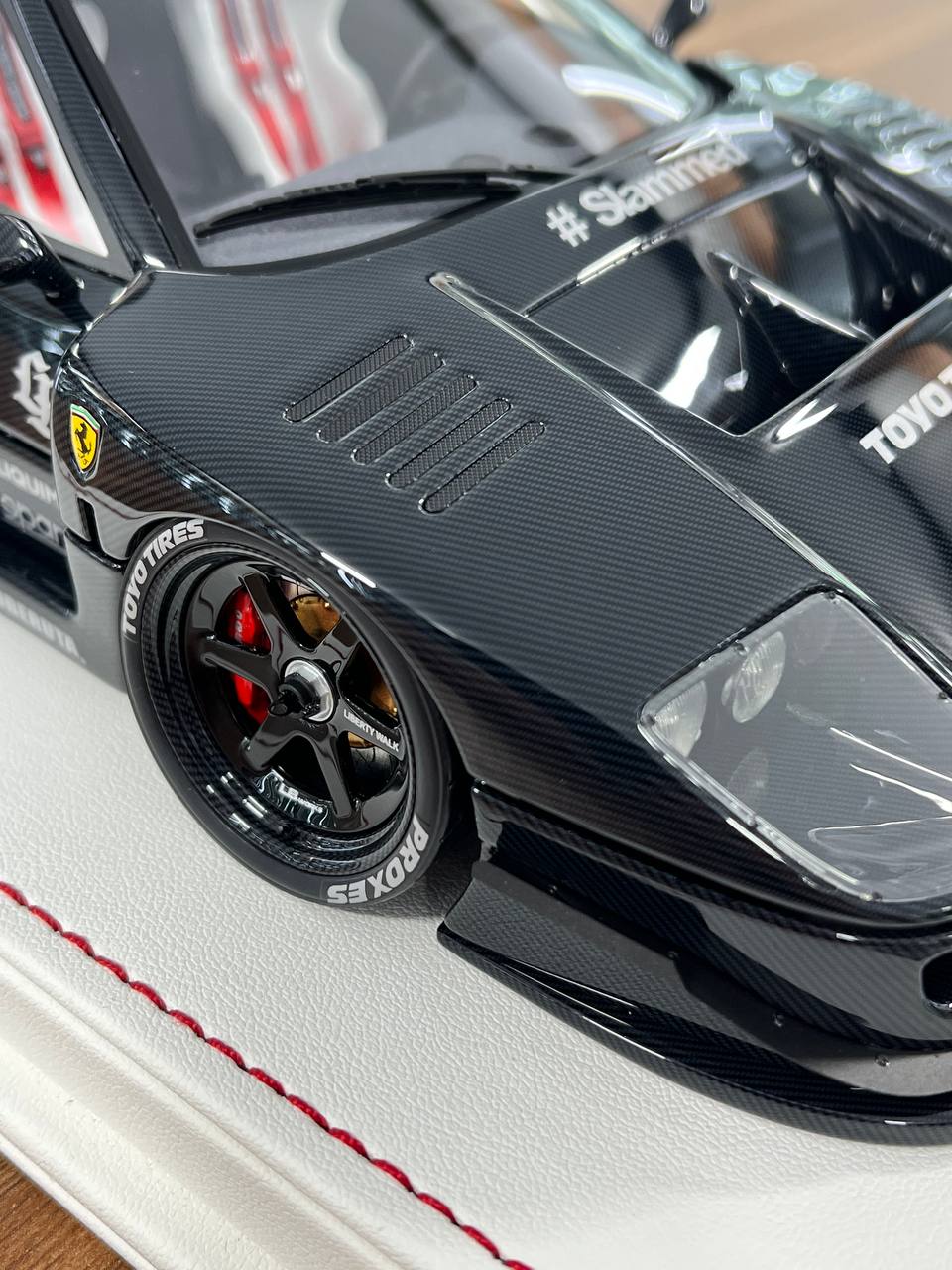 🏁 Davis & Giovanni 1:18 Resin Ferrari F40 LBWK – Full Carbon Fibre | White/Black Interior | 04 of 16