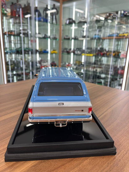 1:18 GMC Suburban 2500 (1986) – Sky Blue – Resin by Old School Models – Limited 100 pcs