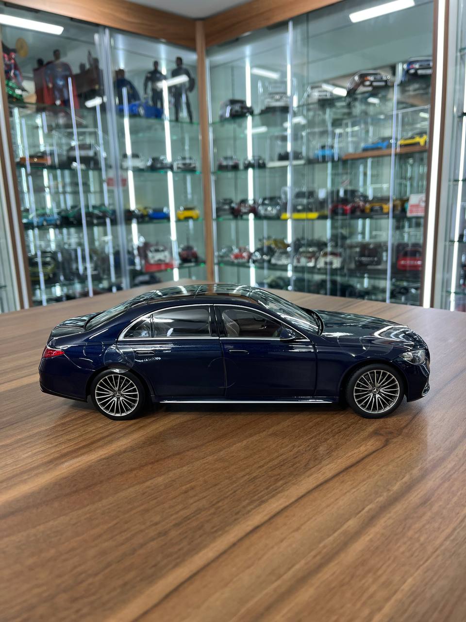 1:18 Diecast Norev Mercedes-Benz S-Class | Metallic Blue | Full Opening