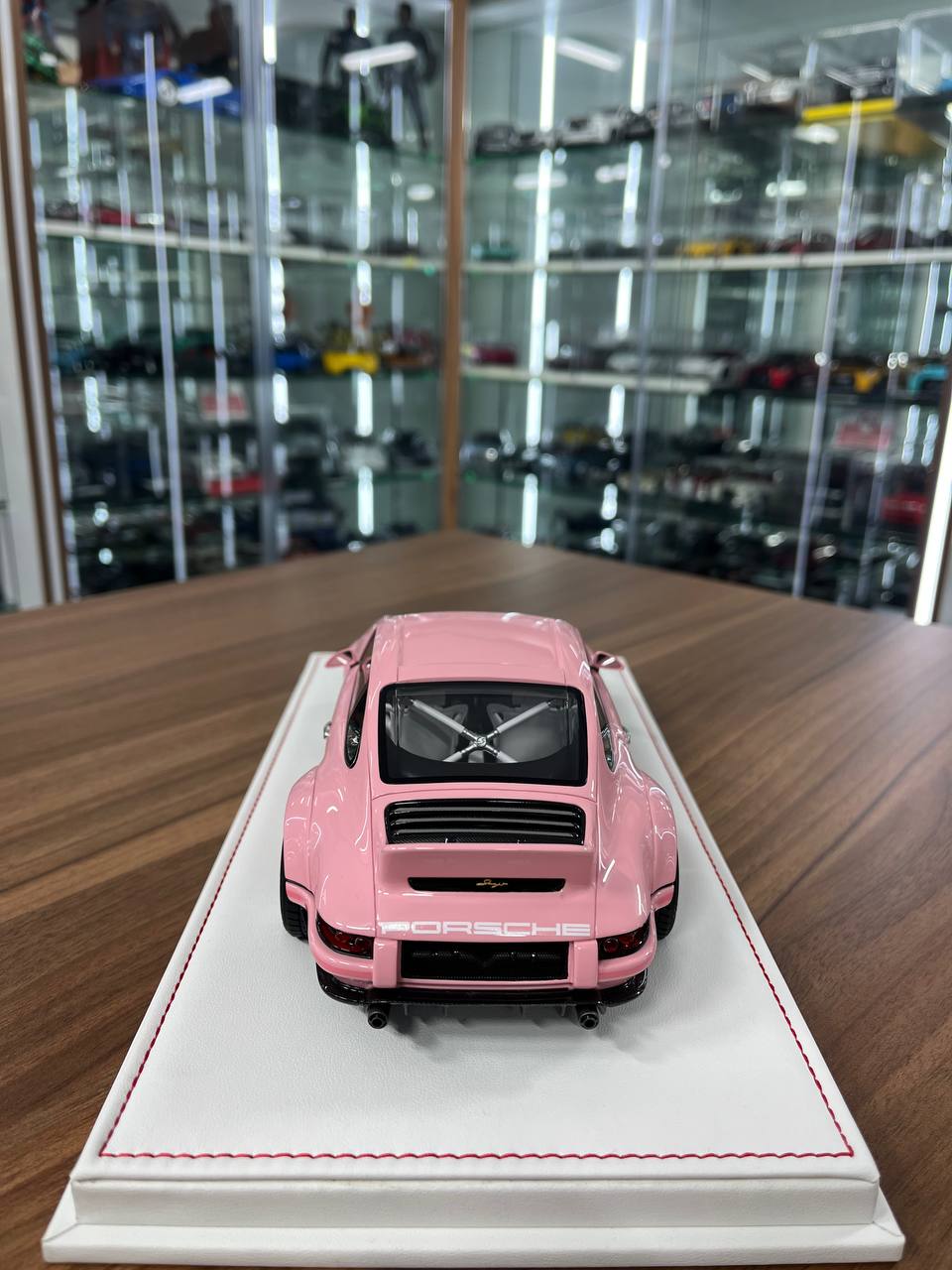 ★ 1/18 Porsche Singer DLS by Ivy Models – Pink | Limited to 30 Pieces