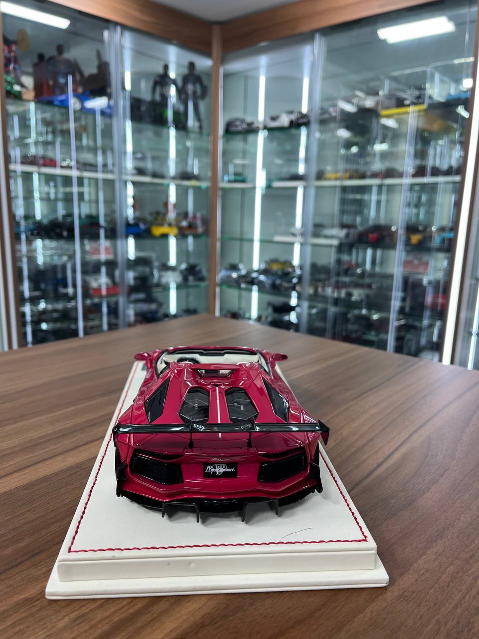 1:18 Lamborghini Aventador 2.0 Roadster LB Performance Pink