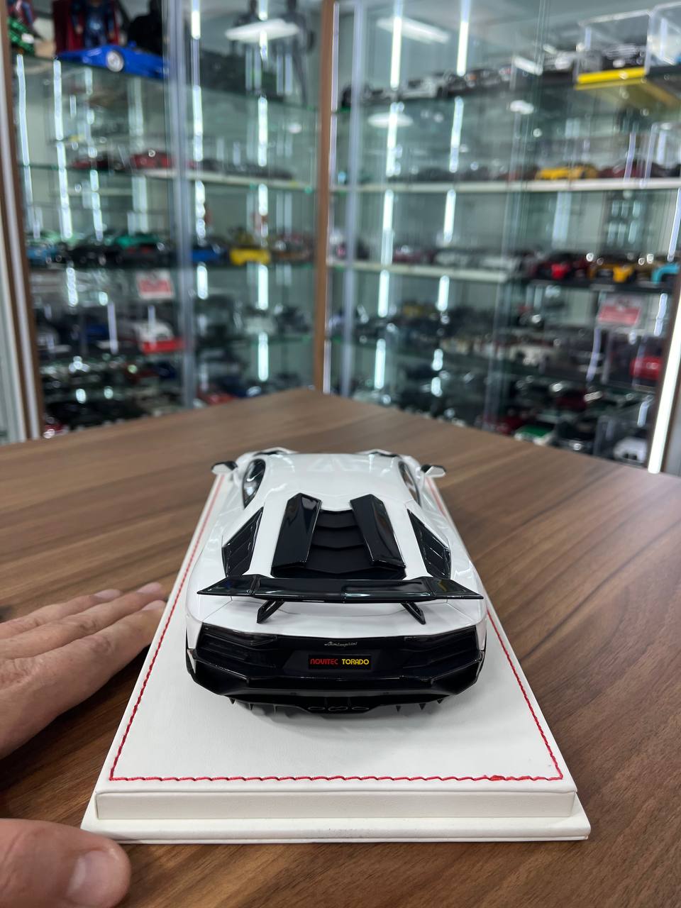 1/18 Lamborghini Aventador S White | Davis & Giovanni | Limited to 30 Pieces