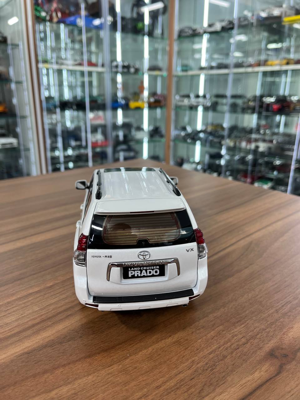 1/18 Diecast full opening  Faw Toys Land Cruiser PRADO 2009 White