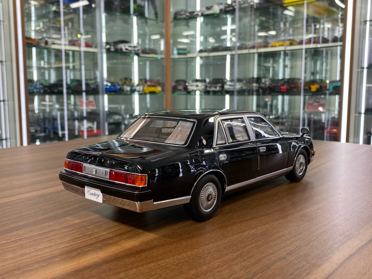 1:18 Diecast Model Toyota Century 1997 Black | Almost Real | Full-Opening