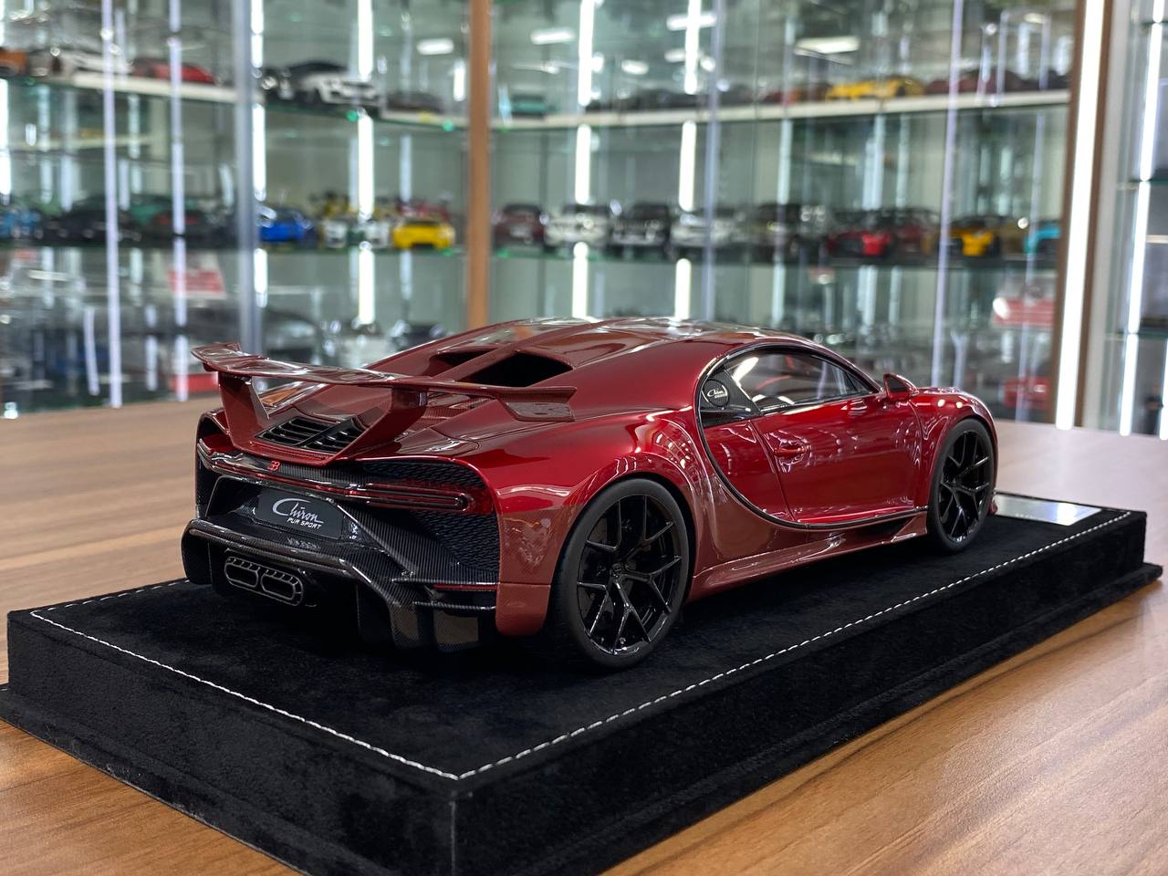 1/18 H&H Bugatti Chiron Pur Sport Pearl Red Carbon Fiber | Resin | Limited 30 pcs