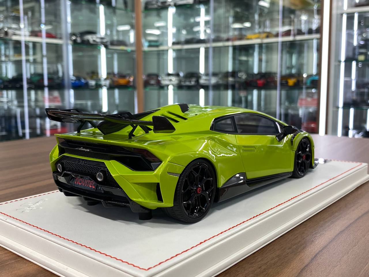 ★ 1/18 Runner Lamborghini Huracan STO Novitec – Green – Limited Edition (66 pcs)
