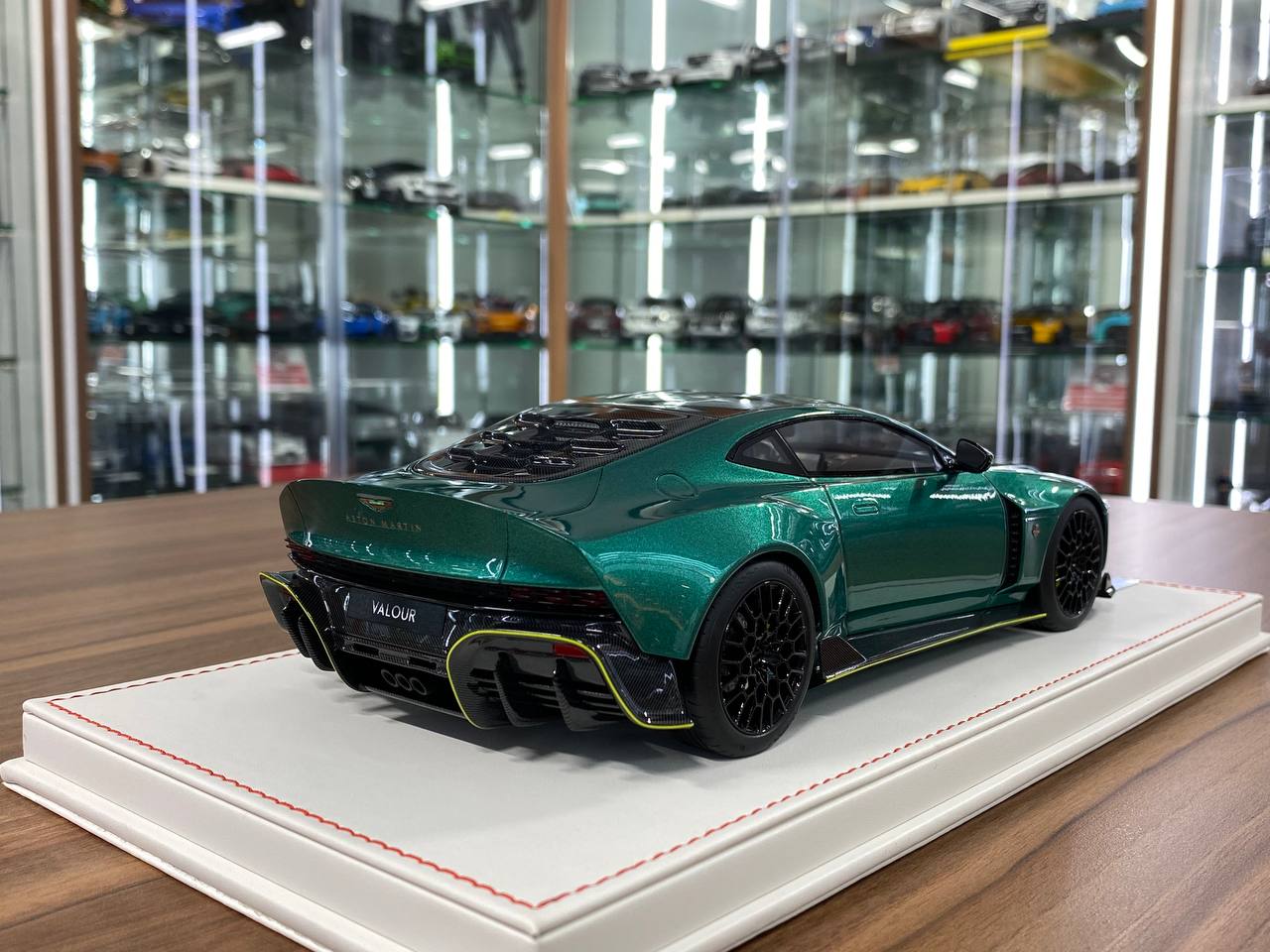 1/18 Resin Aston Martin Valour by Runner Limited 50 pcs Racing Green