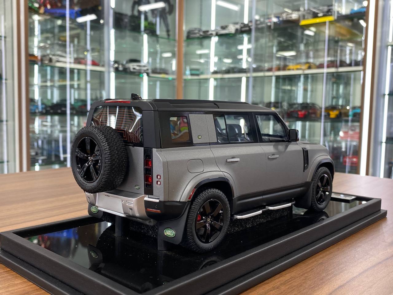 1/18 Resin MotorHelix Land Rover Defender 110 Matt Grey  Limited 50 pcs