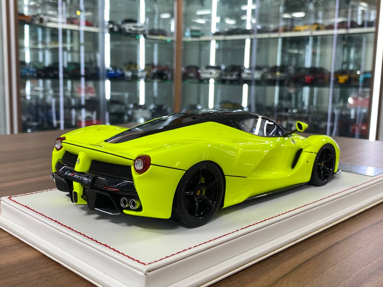 1/18 Ferrari LaFerrari by Davis & Giovanni fluorescent yellow with Black Roof