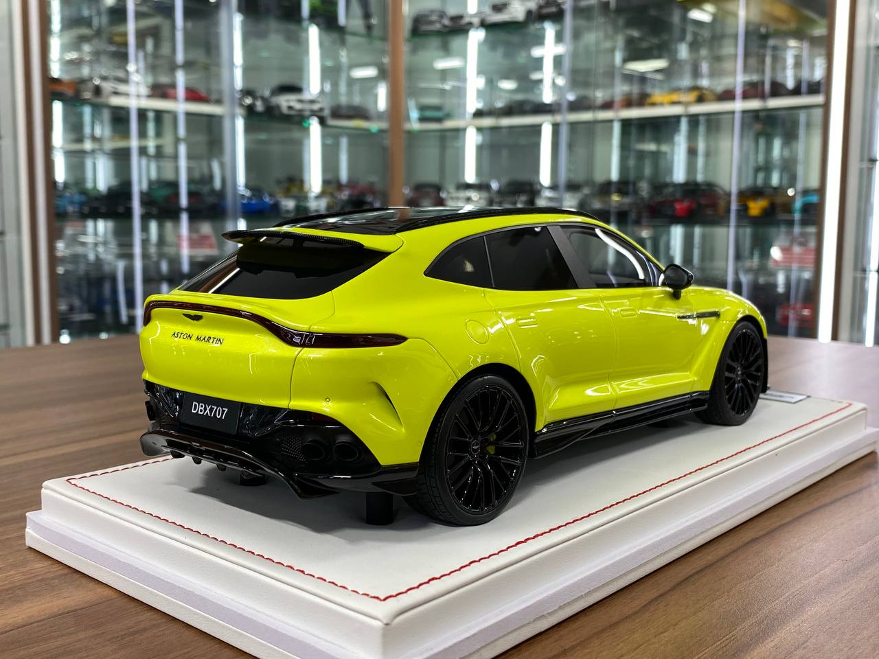 1/18 Resin IVY Model Aston Martin DBX707 Lime Essence Limited 30 pcs