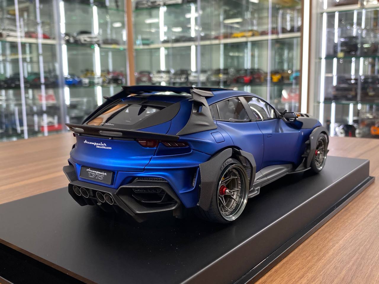 1/18 Resin Dream Walkers  Accompanier D775 in Matt Klein blue / black lining  Limited 15/99