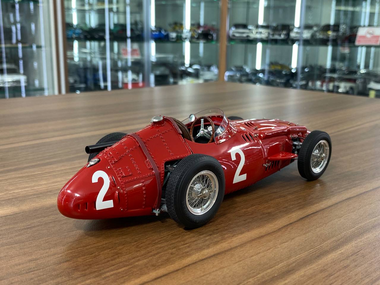 CMC Maserati 250 F GP Frankreich 1957, Winner JM. Fangio #2 [1/18 Diecast]