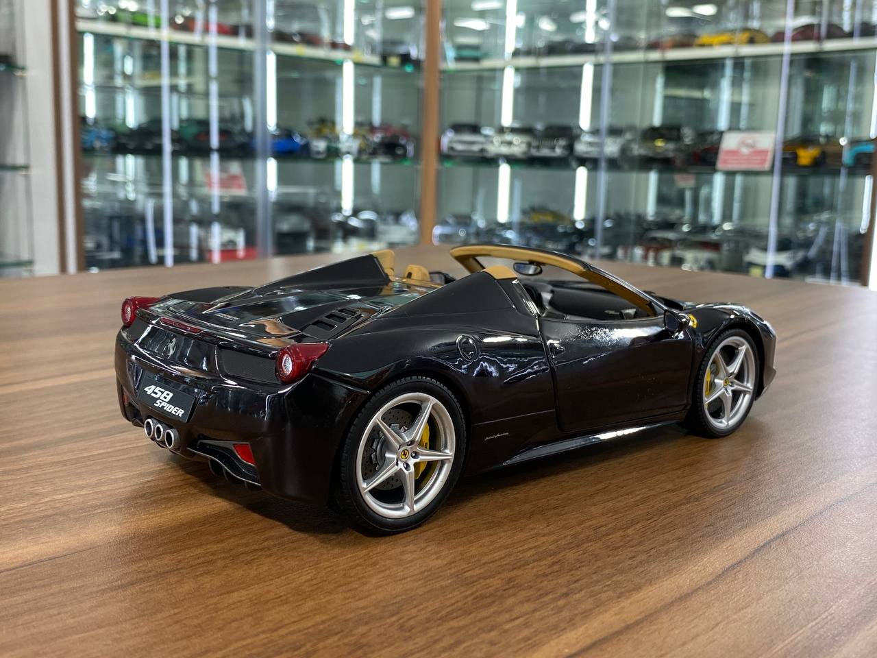 Ferrari 458 Spider ブラック 1/18 Amazon.com: Ferrari 458 Italia Spider Matt Black Elite