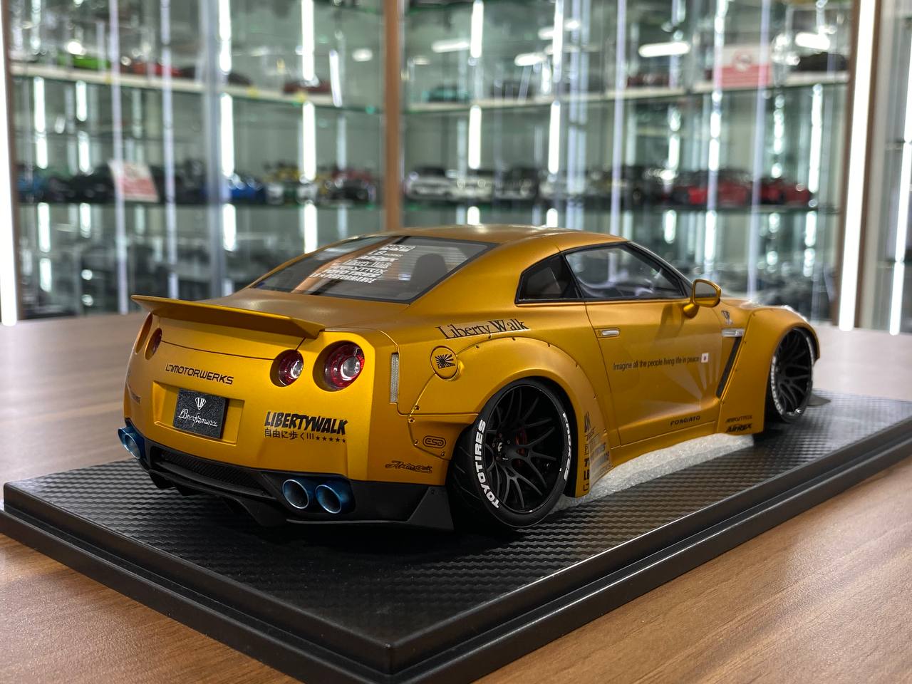 1/18 Resin Nissan GT-R R35 Liberty Walk Gold by One Model