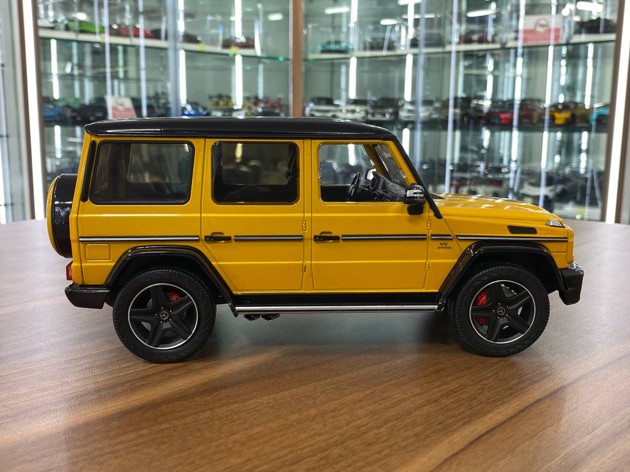 1/18 Mercedes-Benz G-63 Yellow Model Car by iScale