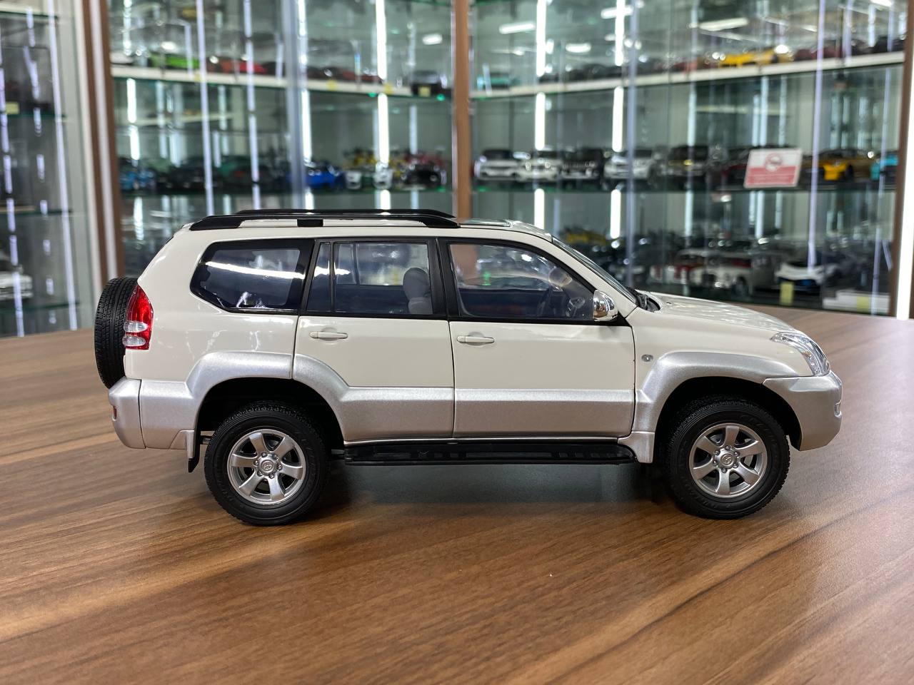 Faw Toys Land Cruiser PRADO GX [1/18 Diecast White]