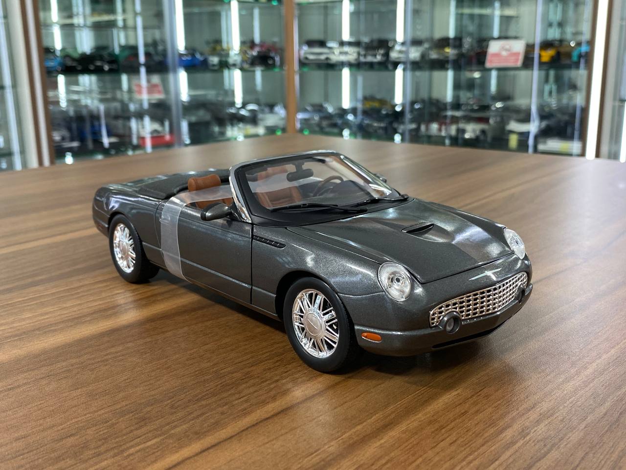 1/18 Diecast Ford Thunderbird 2003 Beanstalk