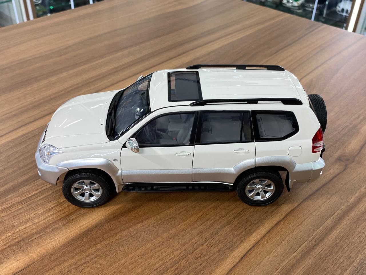 Faw Toys Land Cruiser PRADO GX [1/18 Diecast White]