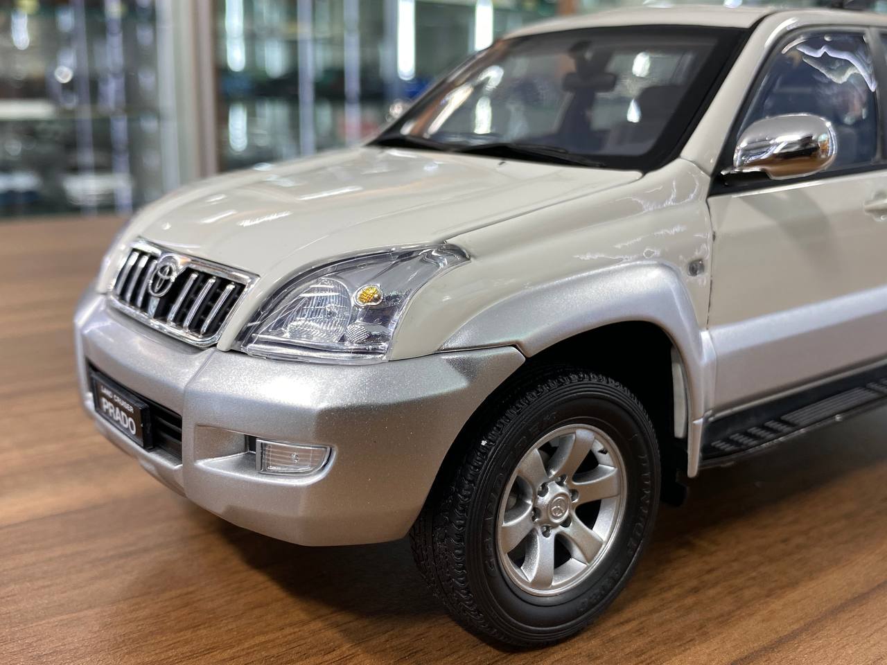 Faw Toys Land Cruiser PRADO GX [1/18 Diecast White]