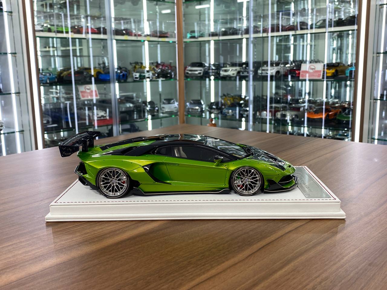 1/18 Resin Davis & Giovanni Lamborghini AVENTADOR SVJ LB Performance  Verde Dorado, carbon roof Limited- 1 of 8pcs