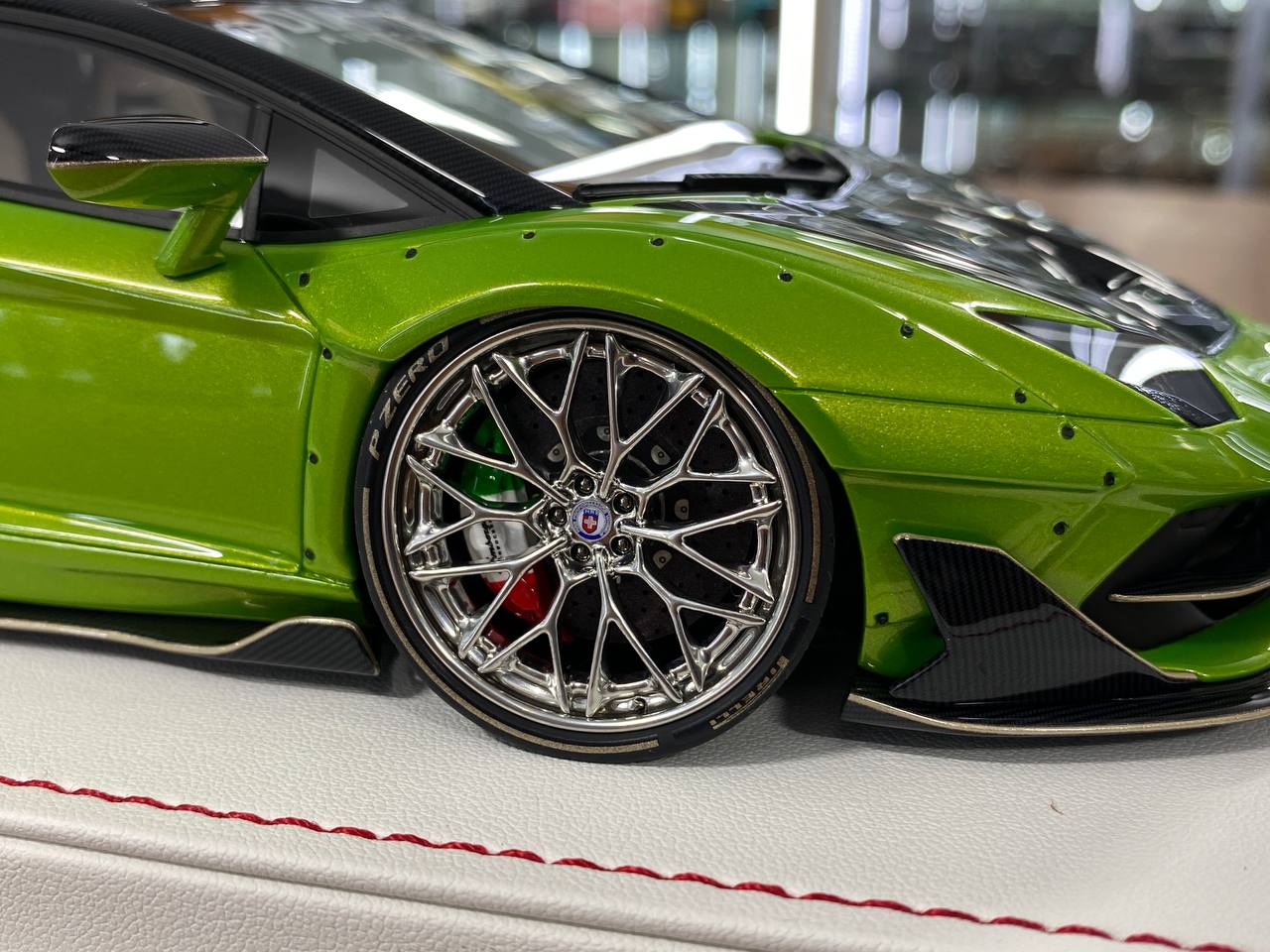 1/18 Resin Davis & Giovanni Lamborghini AVENTADOR SVJ LB Performance  Verde Dorado, carbon roof Limited- 1 of 8pcs