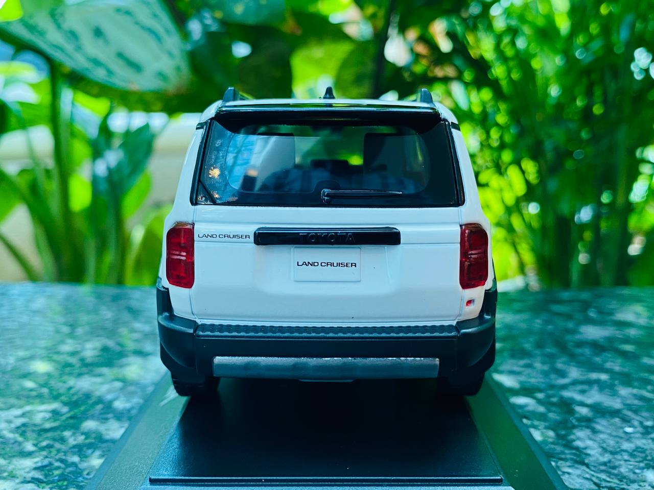 Dealer Edition 2024 Toyota Land Cruiser 250 Resin Model - White | 1/30 Scale