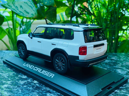 Dealer Edition 2024 Toyota Land Cruiser 250 Resin Model - White | 1/30 Scale