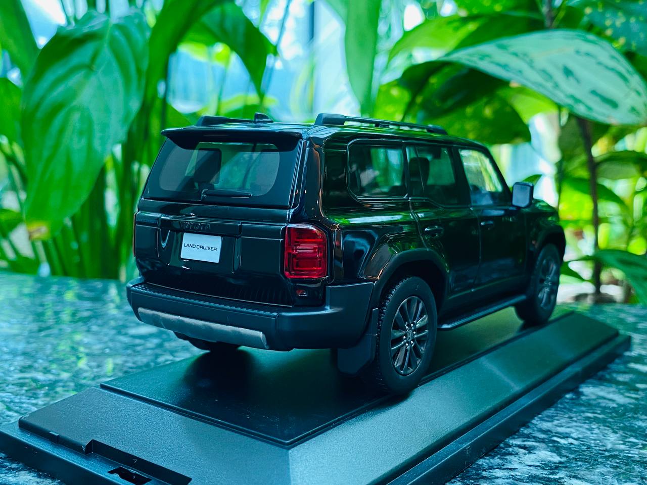 Dealer Edition 2024 Toyota Land Cruiser 250 Resin Model - Black | 1/30 Scale