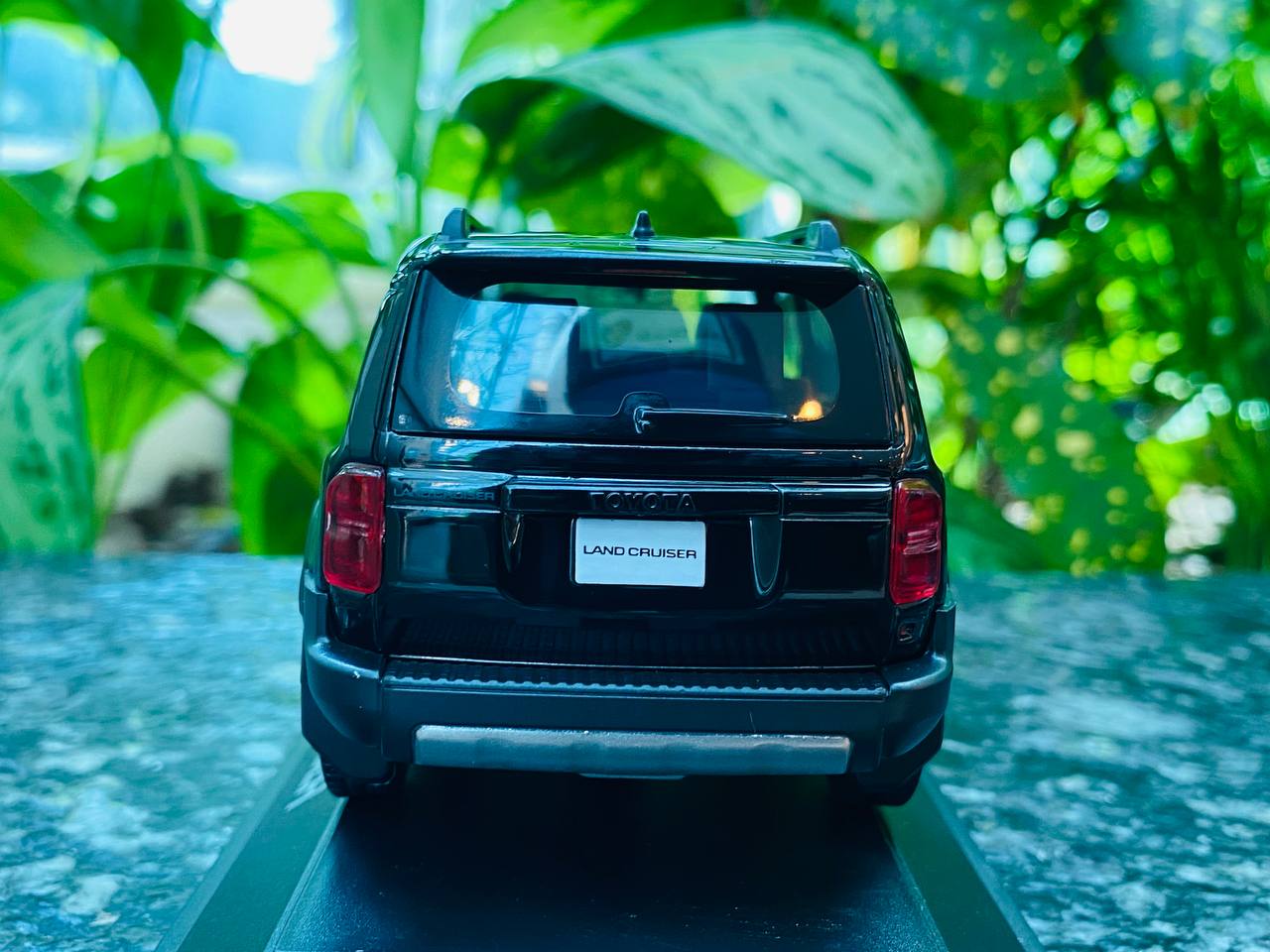 Dealer Edition 2024 Toyota Land Cruiser 250 Resin Model - Black | 1/30 Scale