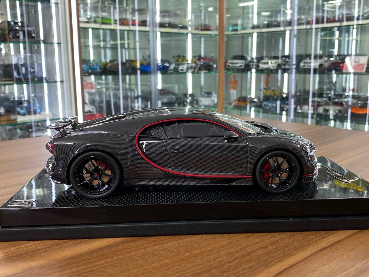 1/18 Resin MR Collection Bugatti Chiron Sport with Open Wing Grey Carbon wth italian Red Frame Limited-49 pcs
